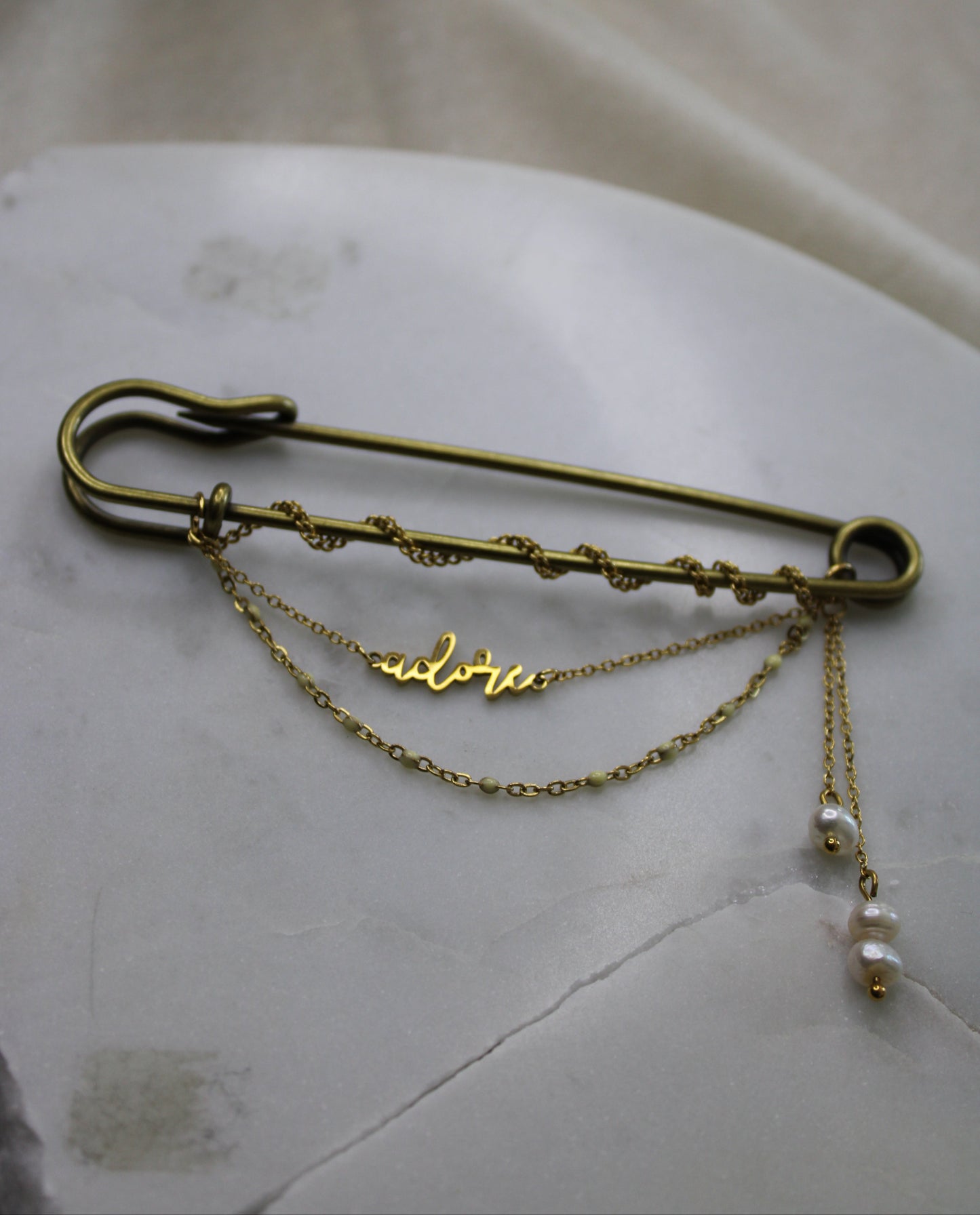 Broche - Adore